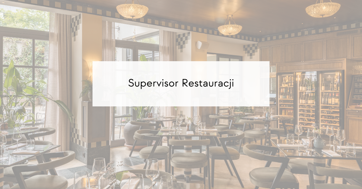 Restaurant dining room with tables set for service; overlay text 'Supervisor Restauracji' in the center.